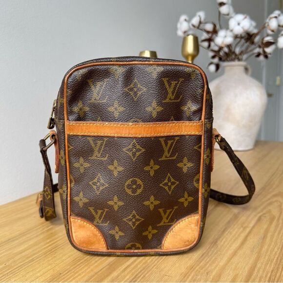 ✅AUTHENTIC✅ LOUIS VUITTON DANUBE - Picture 4 of 15